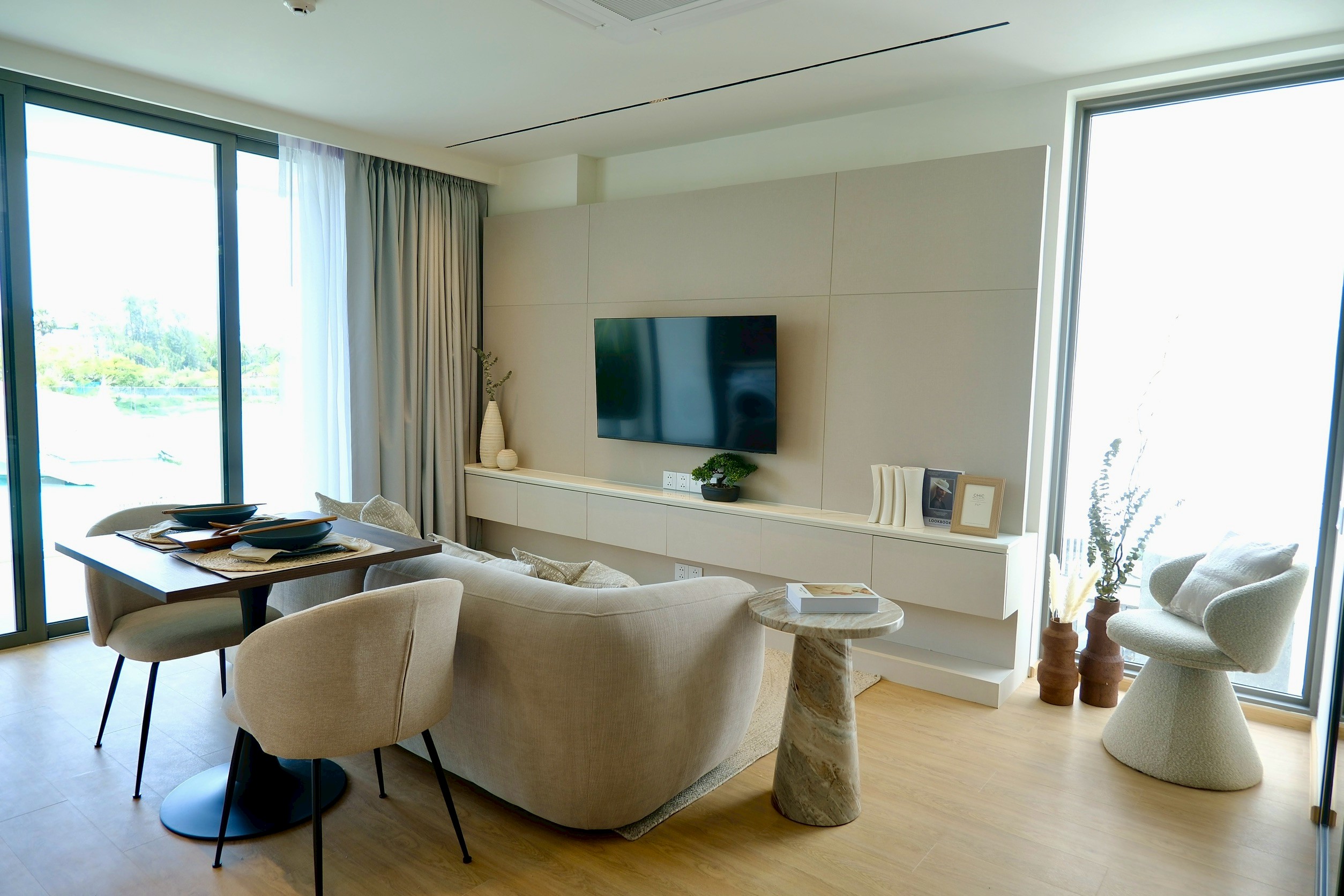 The Aqua 27